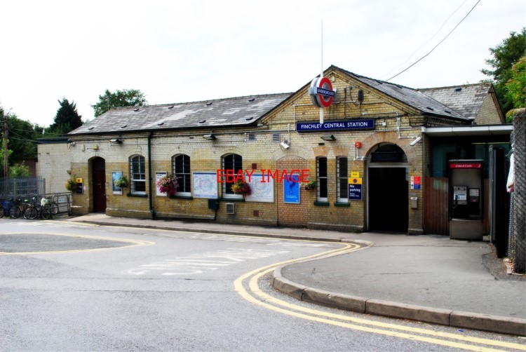 PHOTO LONDON TRANSPORT NORTHERN LINE FINCHLEY CENTRAL RAILWAY STATION