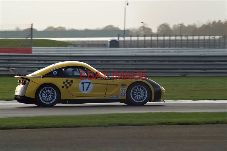 PHOTO  GEORGE PERKINS GINETTA G40 GTS EXITS BECKETTS ON HIS WAY TO 14TH PLACE IN - Afbeelding 1 van 1